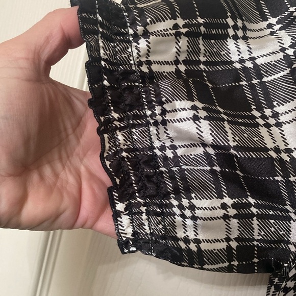 black & white top with knit bottom - Picture 3 of 9